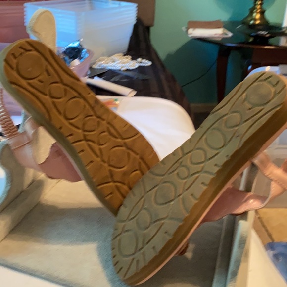 Ladies pink sandals. Size 8 $18.00 - Picture 4 of 4